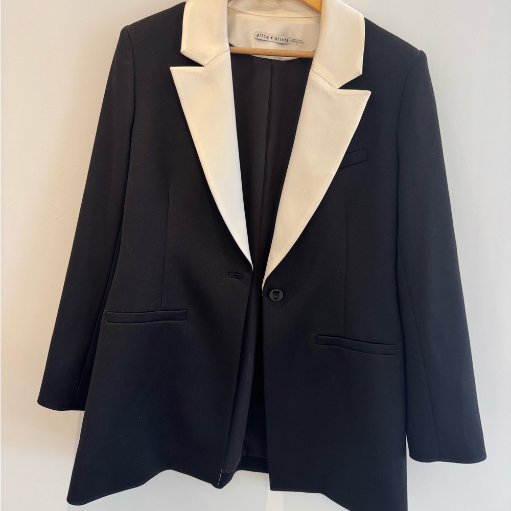 Black and white tuxedo blazer Alice and Olivia